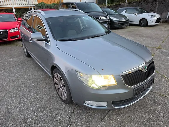 Skoda Superb 2010 photo 5