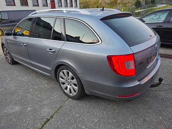 Skoda Superb 2010 photo 3