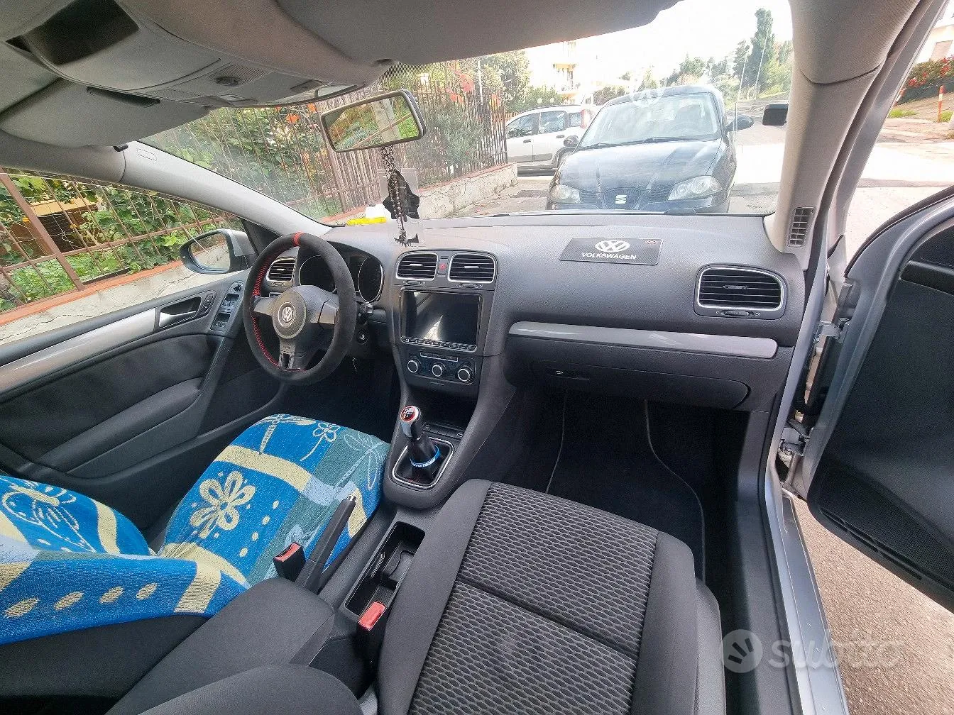 Volkswagen Golf 2010 photo 4