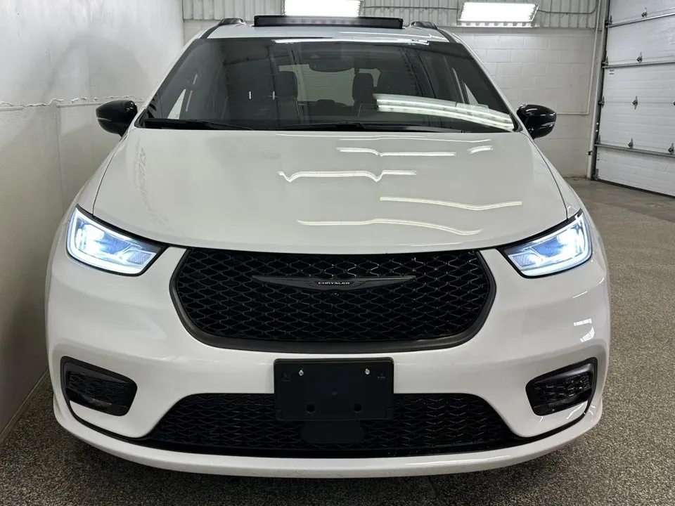 Chrysler Pacifica 2025 photo 2