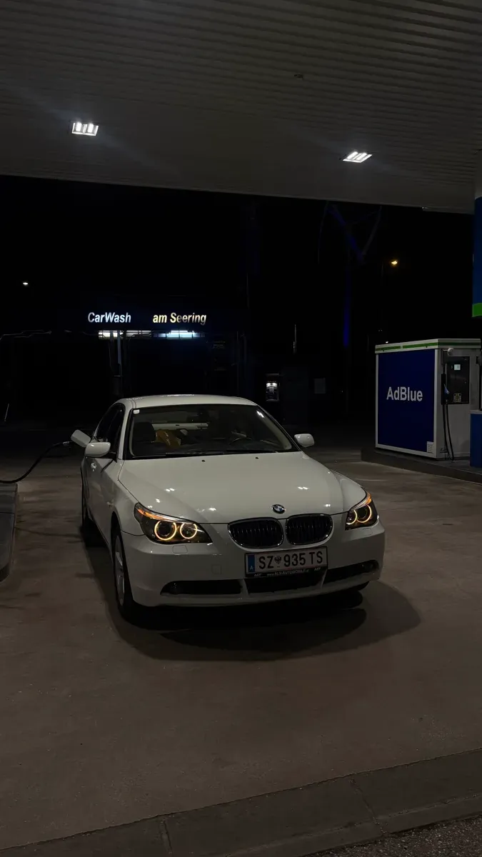 BMW 5 Series 2005 photo 2