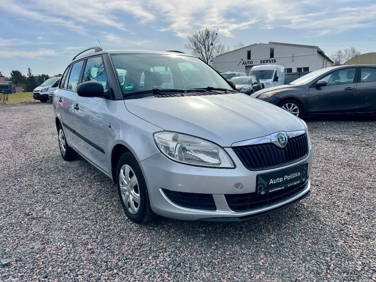Skoda Fabia 2011 photo 4