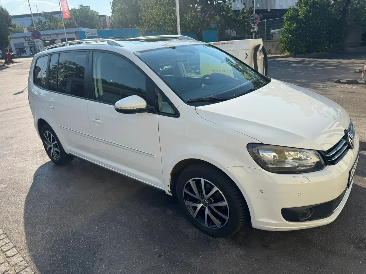 Volkswagen Touran 2013 photo 2