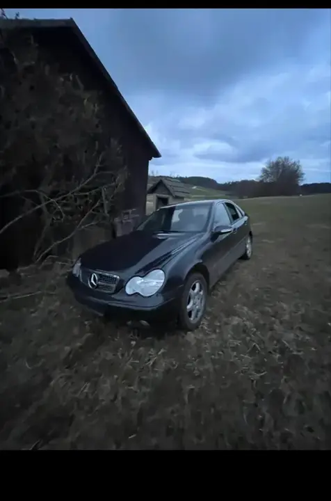 Mercedes-Benz C-Class 2001 photo 2