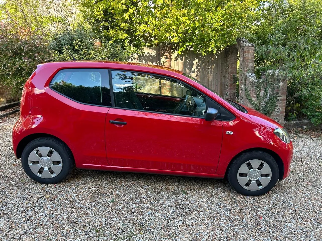 Volkswagen Up 2013 photo 2