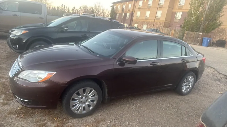 Chrysler 200 2013 photo 2