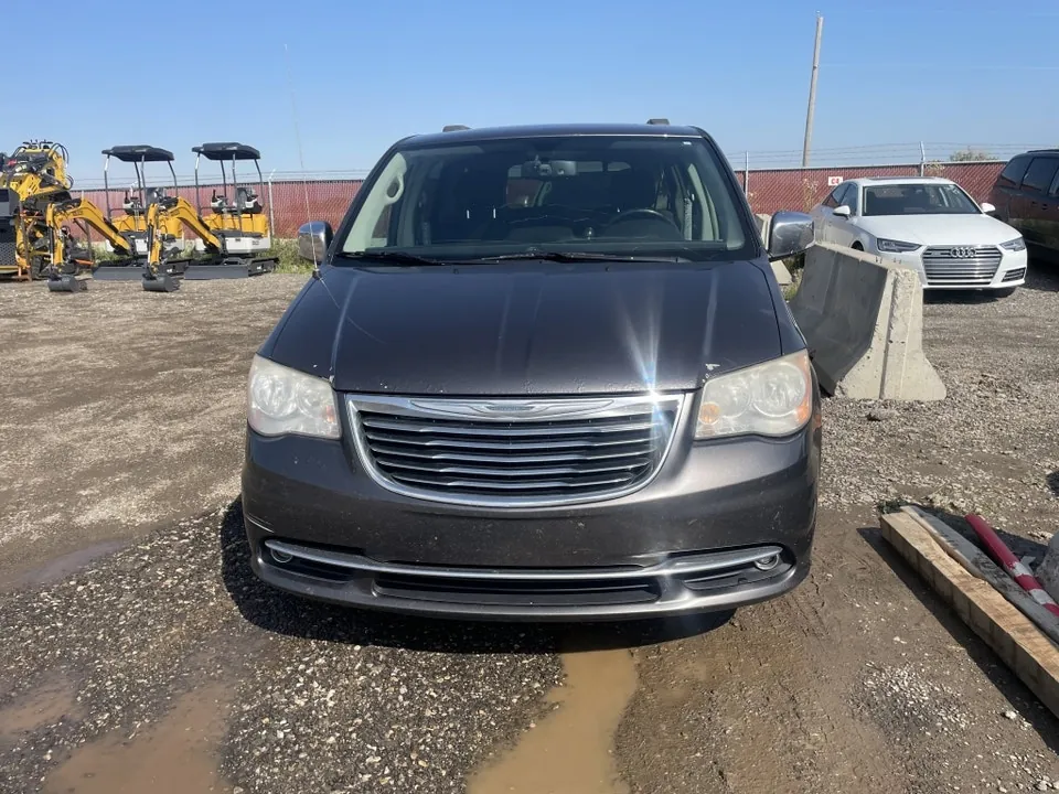 Chrysler Town And Country 2014 photo 3