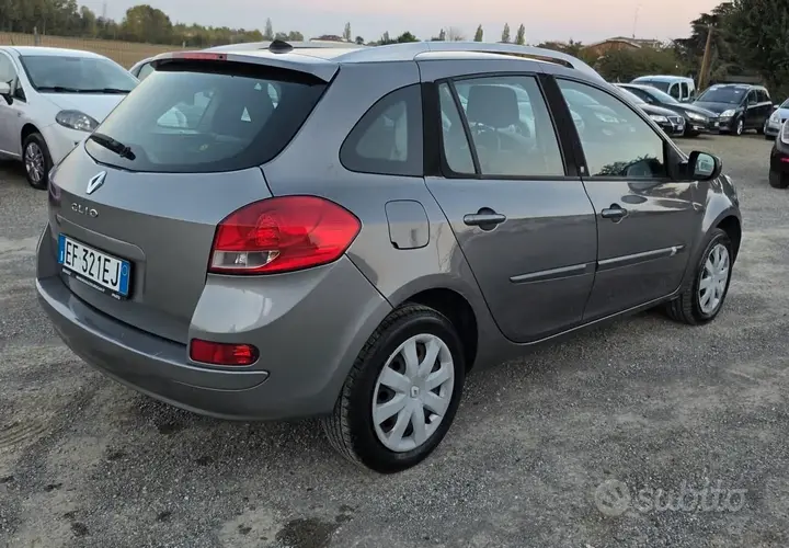 Renault Clio 2010 photo 4