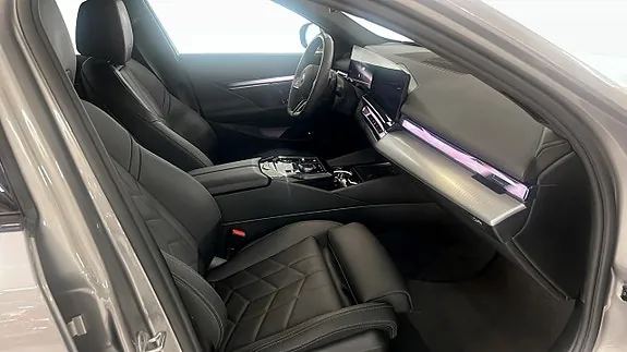 BMW 530E 2026 photo 3