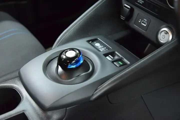 Nissan Leaf 2020 photo 2