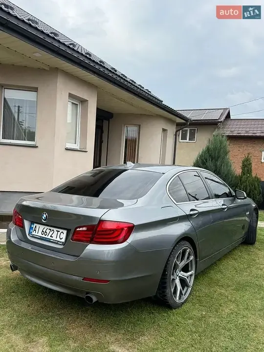 BMW 5 Series 2012 photo 2
