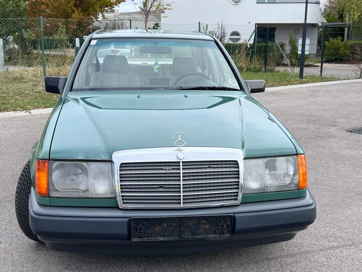 Mercedes-Benz Eklasse 1988 photo 2