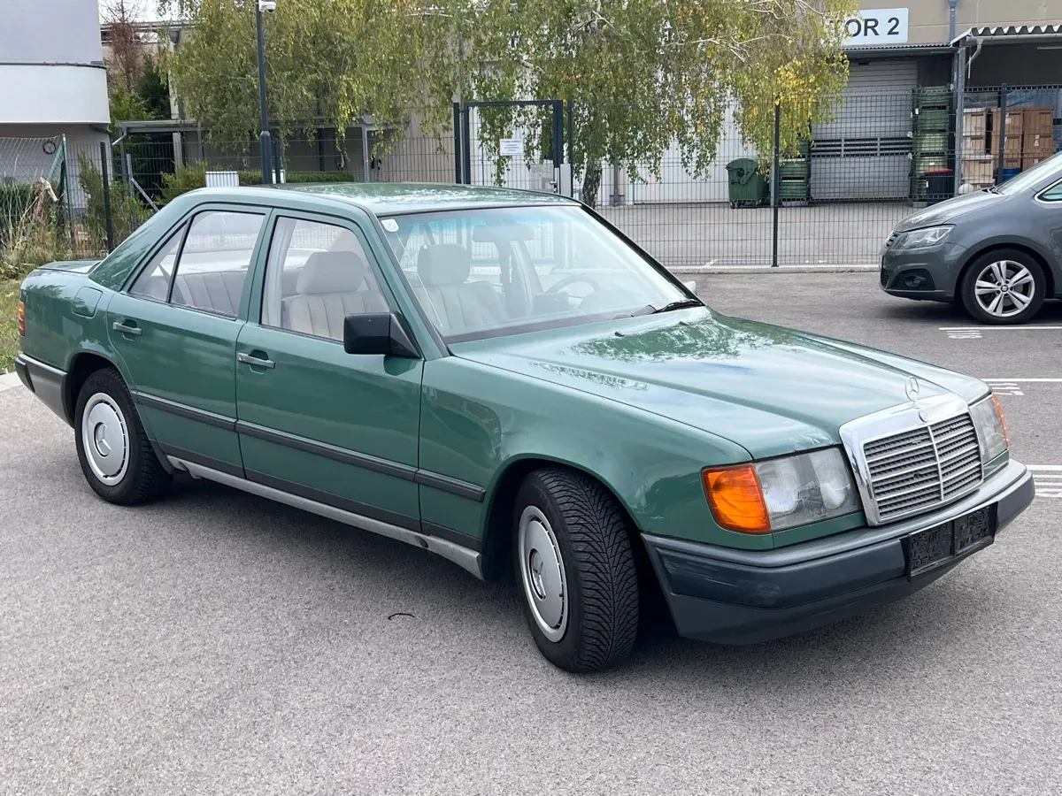 Mercedes-Benz Eklasse 1988 photo 3