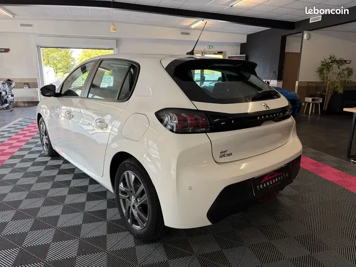 Peugeot 208 2021 photo 3