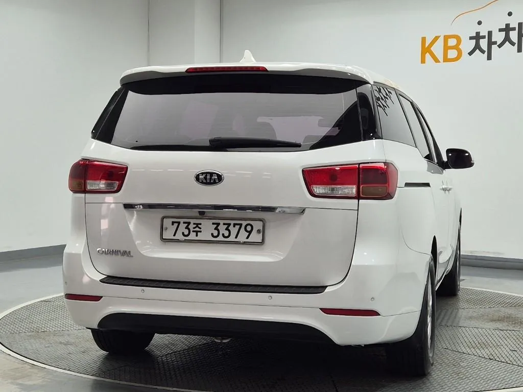 Kia Carnival 2016 photo 3