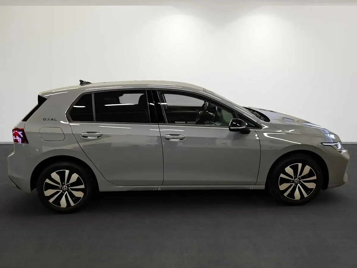Volkswagen Golf 2025 photo 3
