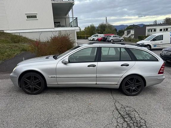 Mercedes-Benz C180 2003 photo 3