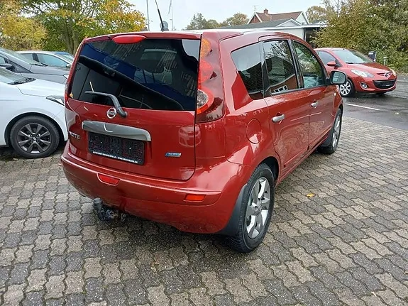 Nissan Note 2011 photo 4
