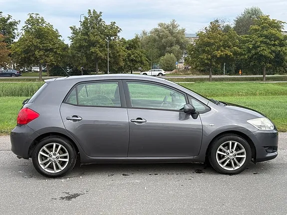 Toyota Auris 2009 photo 2