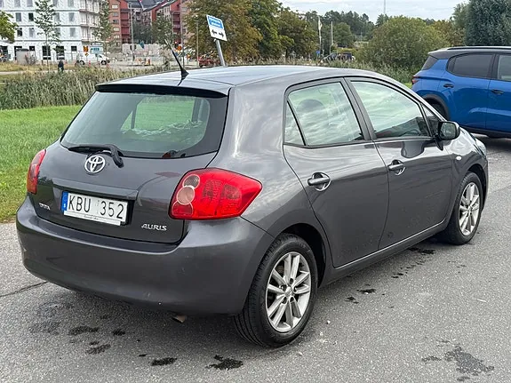 Toyota Auris 2009 photo 3