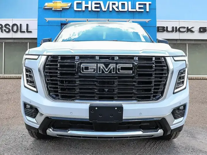 GMC Yukon 2026 photo 2