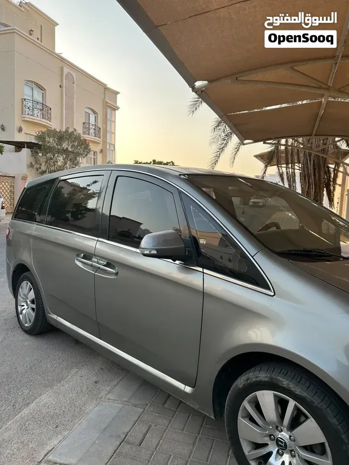 Luxgen M7 2014 photo 2
