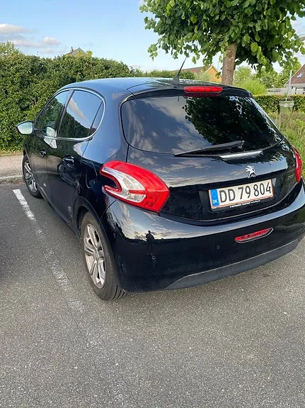 Peugeot 208 2015 photo 3