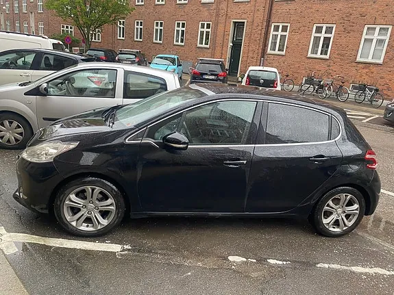 Peugeot 208 2015 photo 2