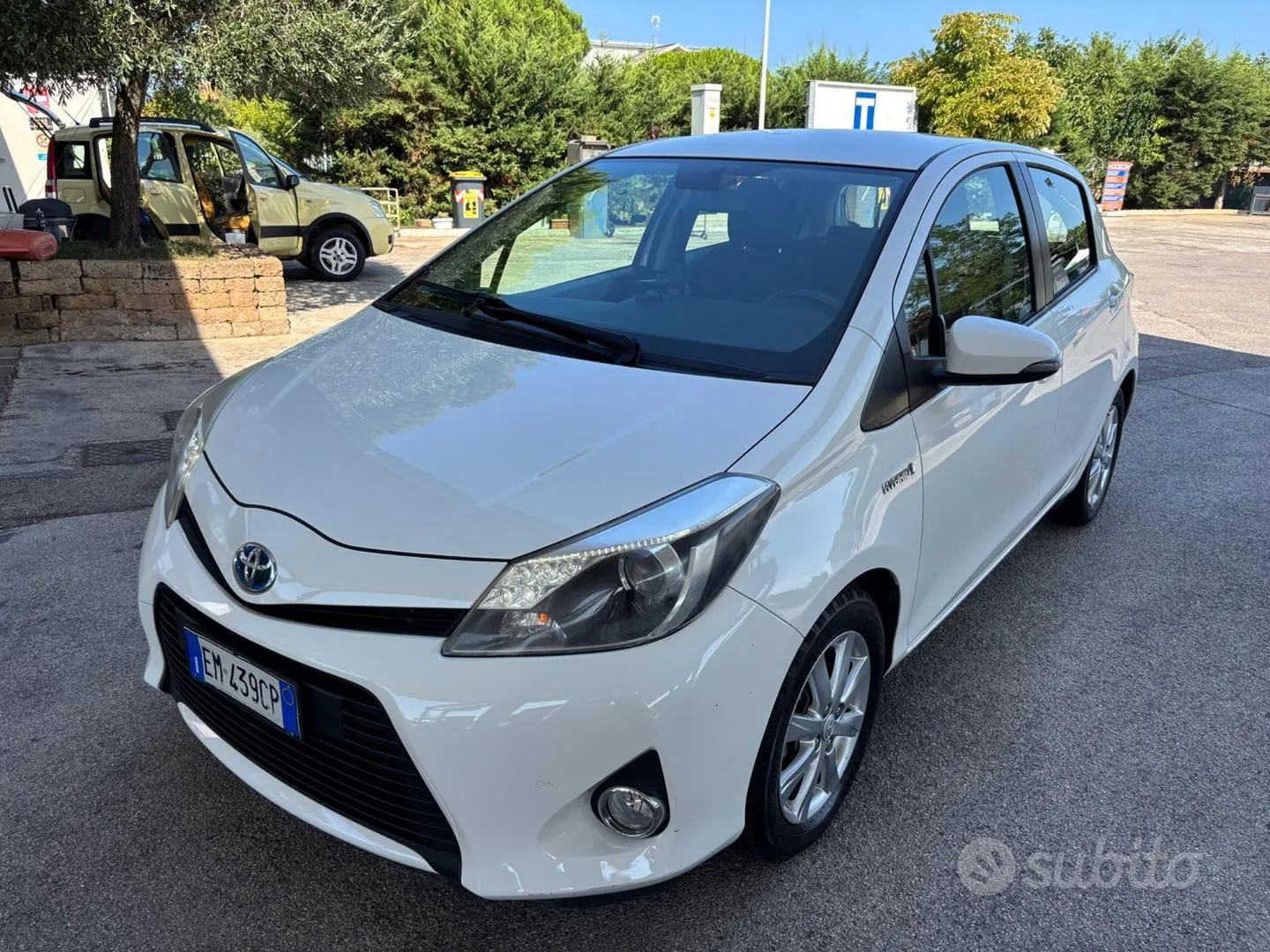 Toyota Yaris 2013 photo 2