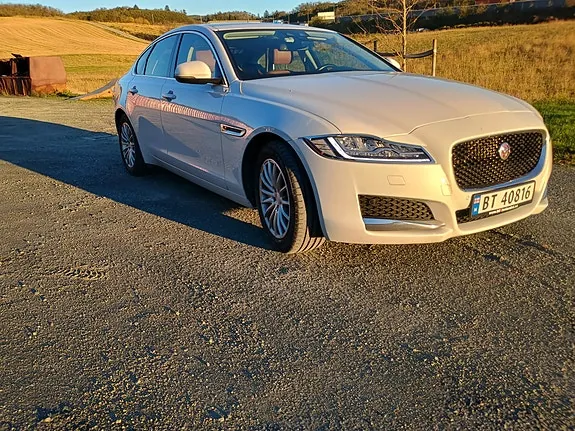 Jaguar Xf 2016 photo 3