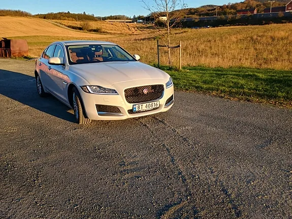 Jaguar Xf 2016 photo 2
