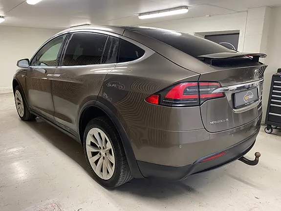 Tesla Model X 2017 photo 5
