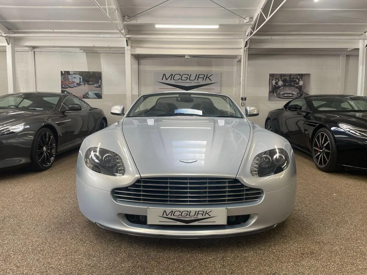 Aston Martin Vantage 2010 photo 5