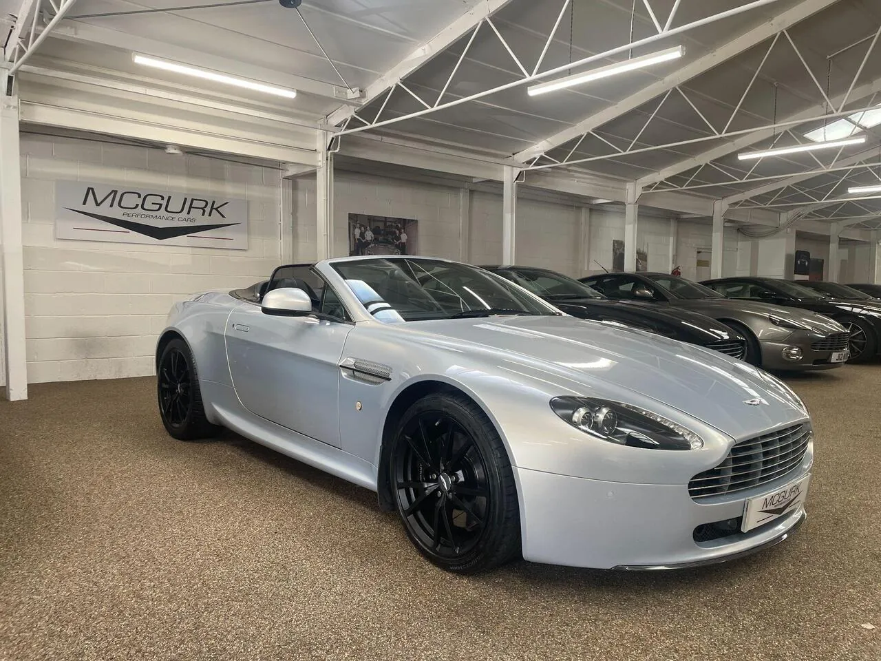 Aston Martin Vantage 2010 photo 2