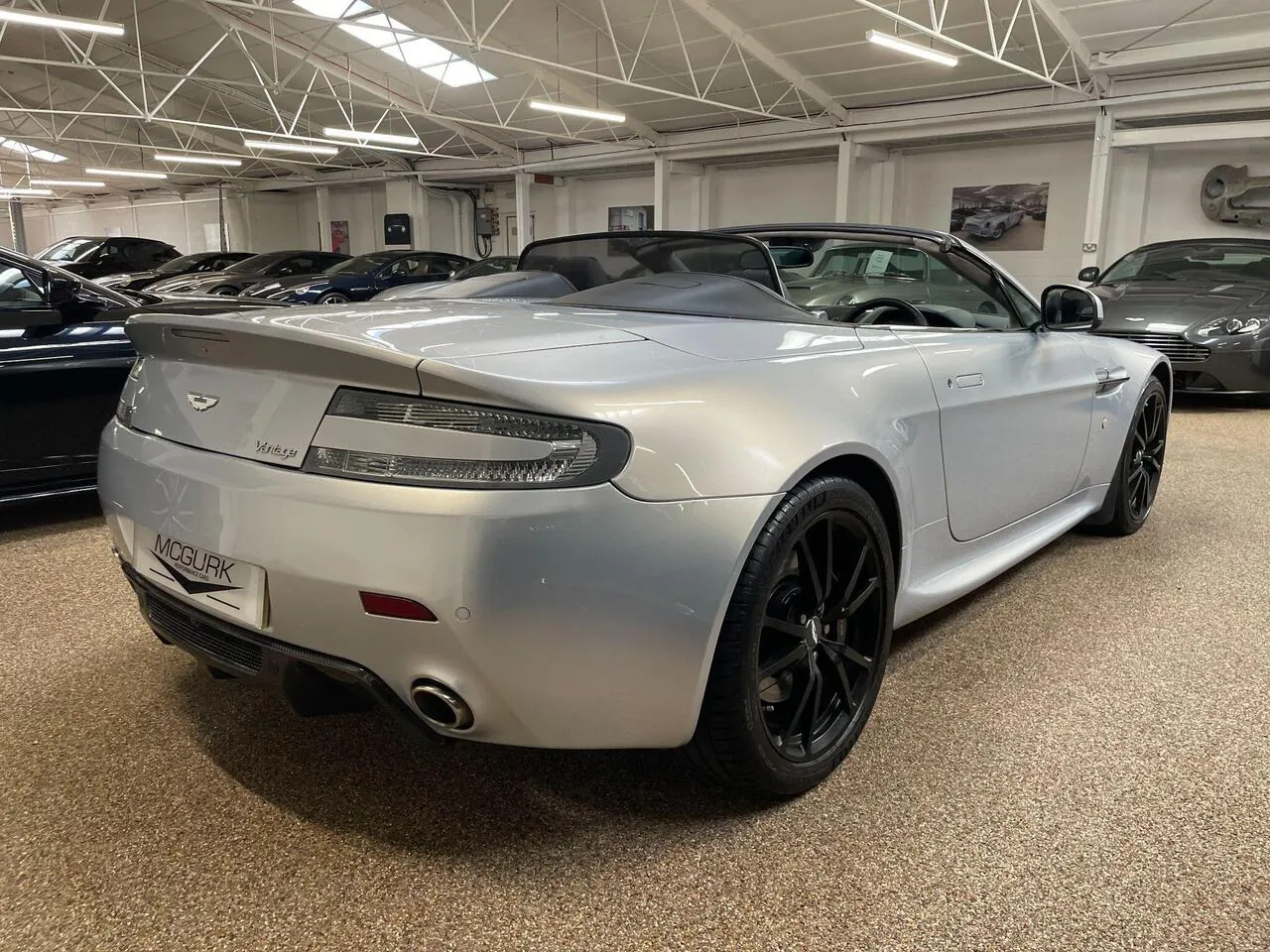 Aston Martin Vantage 2010 photo 3