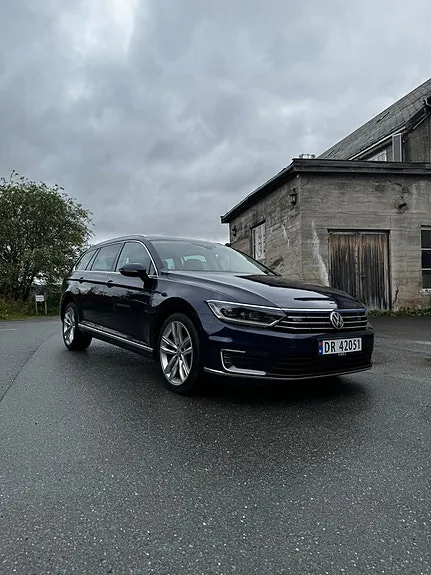 Volkswagen Passat 2018 photo 2