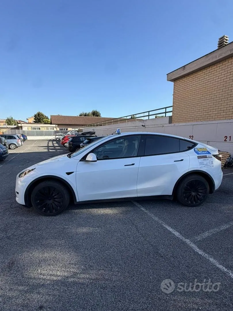 Tesla Model Y 2024 photo 5