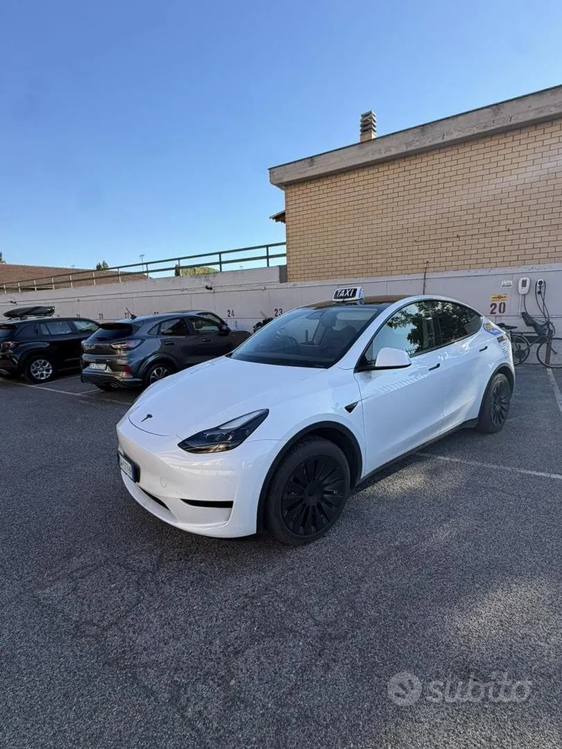 Tesla Model Y 2024 photo 2