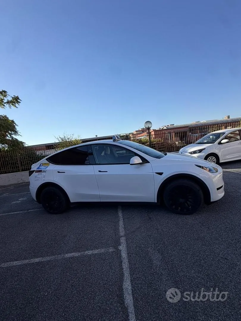 Tesla Model Y 2024 photo 3