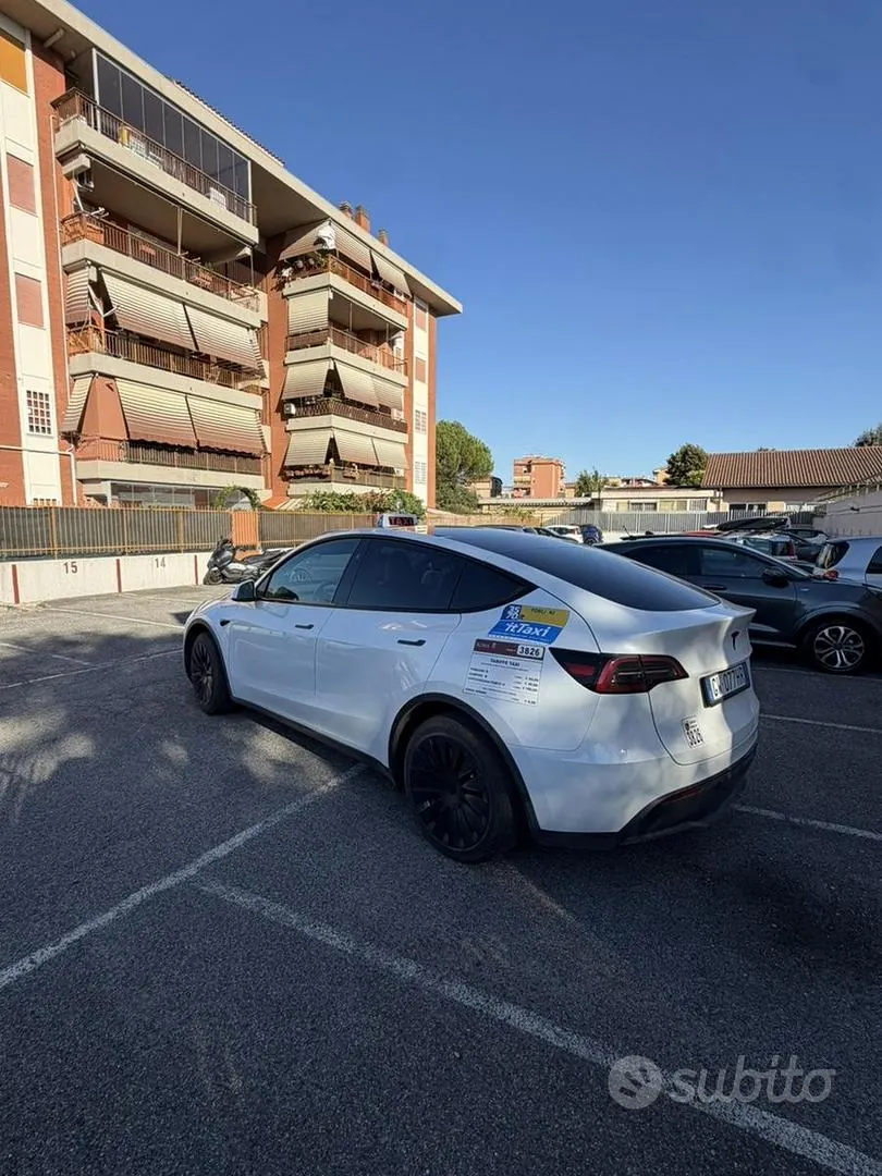 Tesla Model Y 2024 photo 4