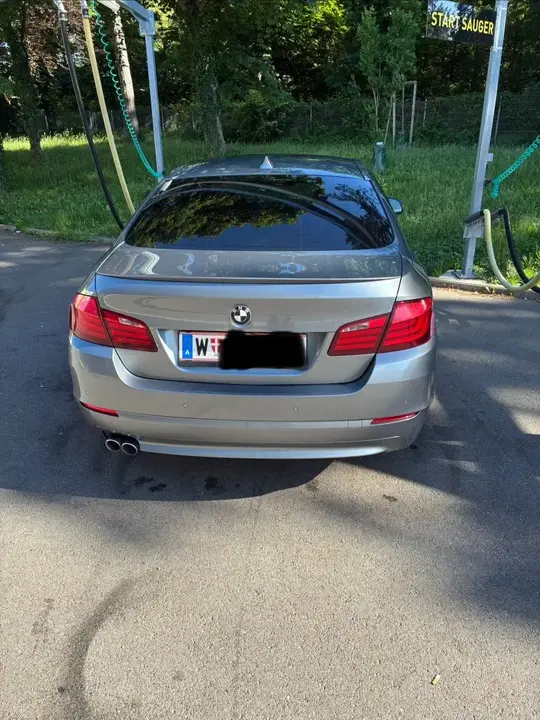 BMW 5 Series 2012 photo 2