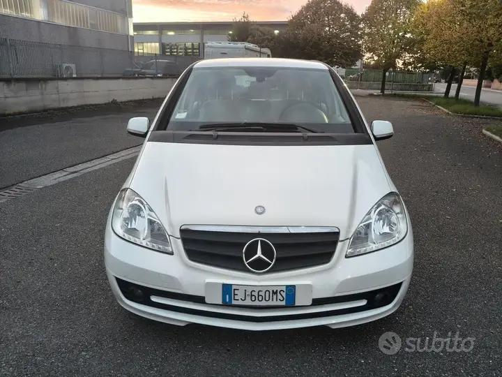 Mercedes-Benz A 2011 photo 2