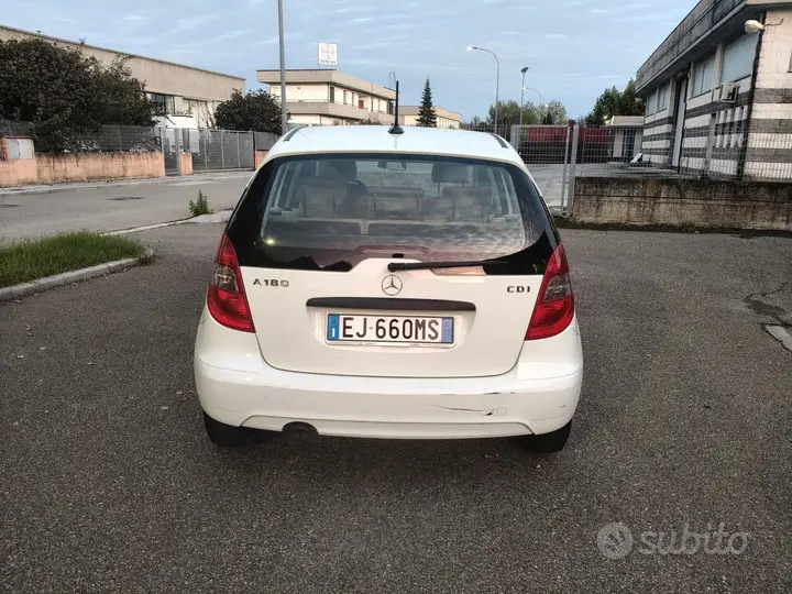 Mercedes-Benz A 2011 photo 5