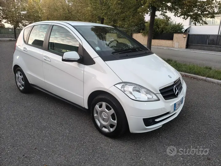 Mercedes-Benz A 2011 photo 3