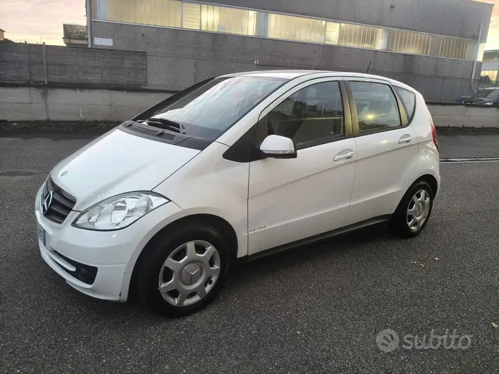 Mercedes-Benz A 2011 photo 4