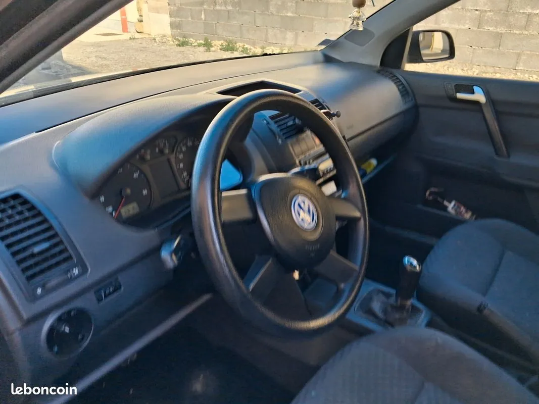 Volkswagen Polo 2002 photo 2