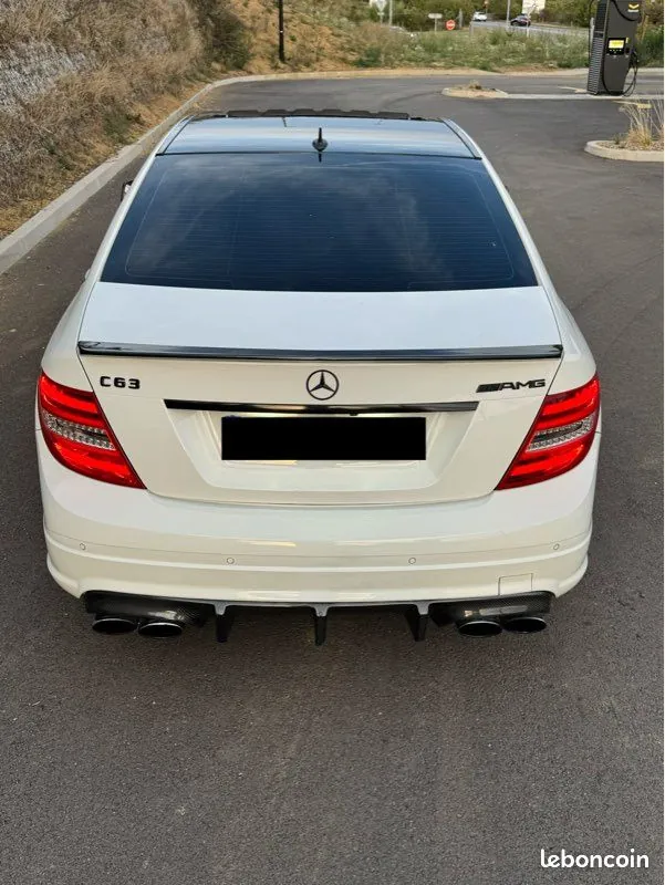 Mercedes-Benz C63 Amg 2010 photo 2