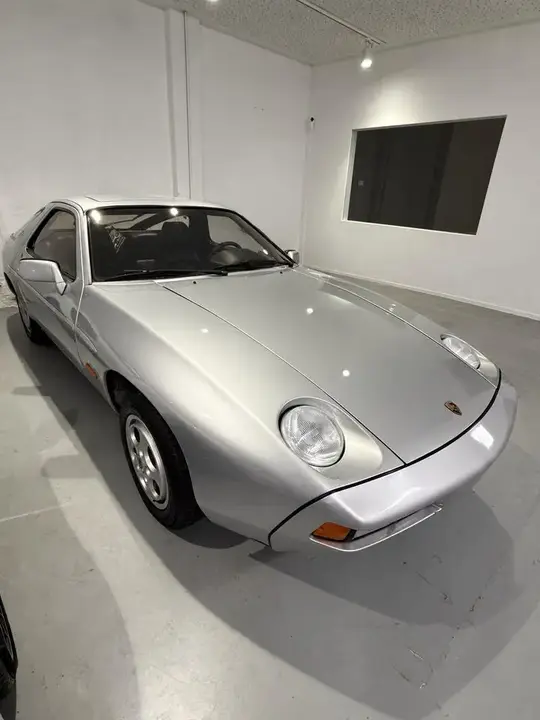 Porsche 928