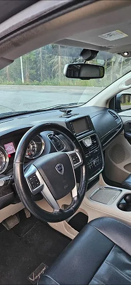 Lancia Voyager 2012 photo 5