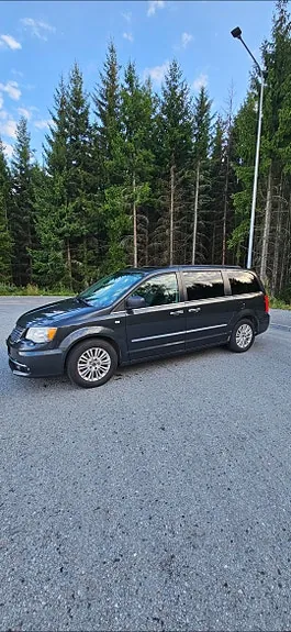 Lancia Voyager 2012 photo 3
